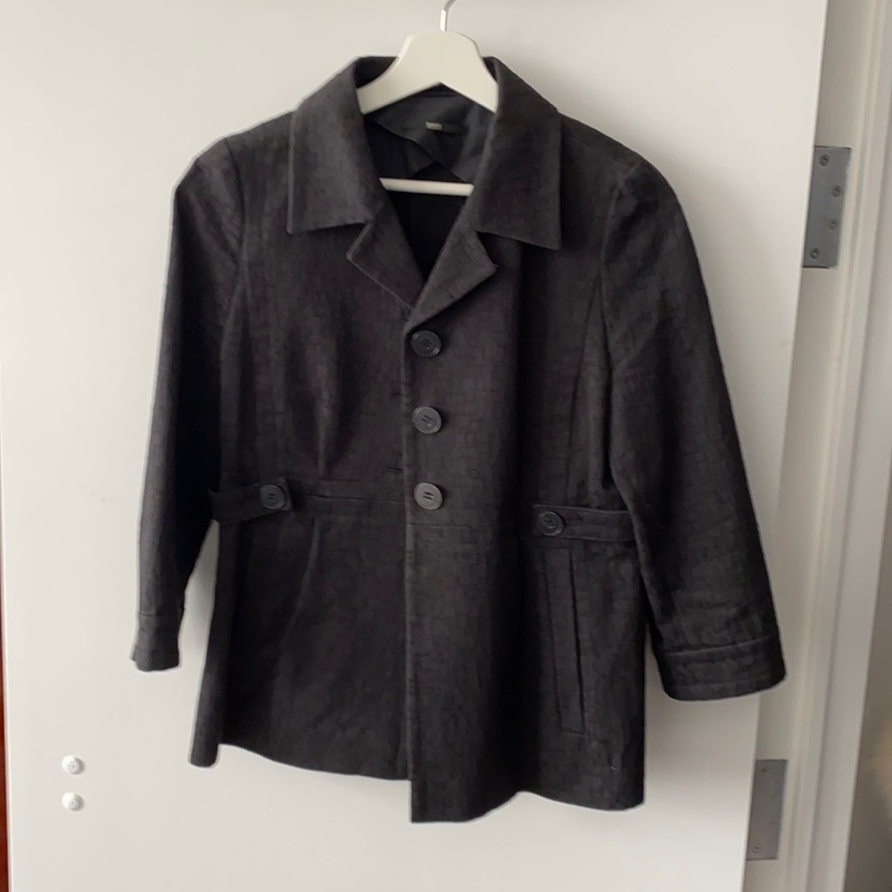 Black Hugo Boss Ladies short jacket with 3/4 sleeves US size 6.